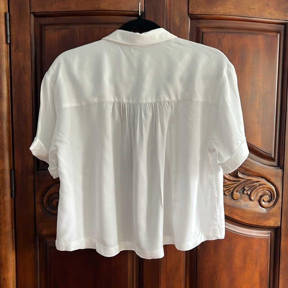 Rose+Olive white cropped shirt- size -M - Picture 3 of 3